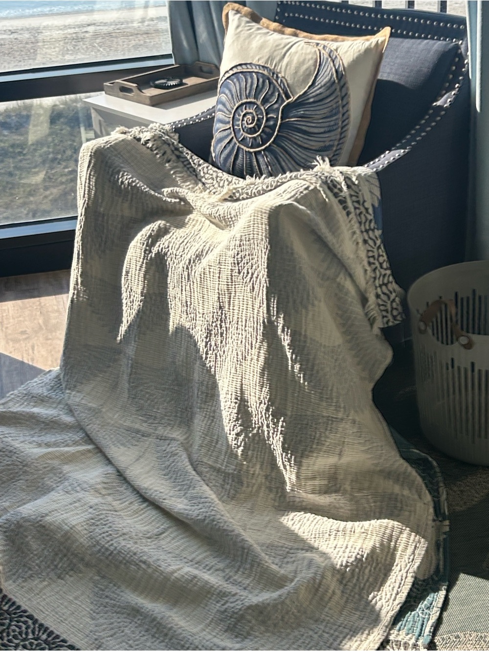 Modern Genevieve Gorder Anthro Feathered Flock Throw XL Silver Gray + Cool White - Picture 3 of 16